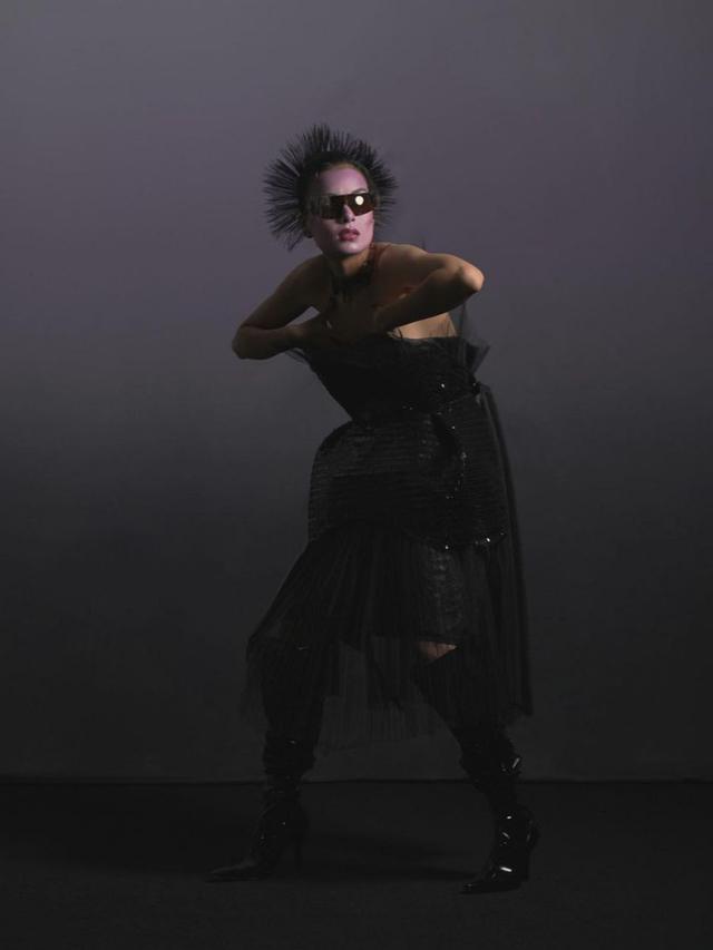 6 Gaya Pemotretan Eva Celia dengan Tema Etnik, Curi Perhatian