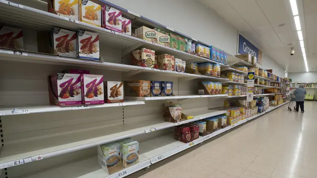 Rak Supermarket di Inggris Kosong Melompong