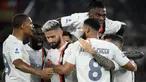 Pemain AC Milan Olivier Giroud (ketiga kiri) merayakan bersama rekan satu timnya setelah mencetak gol ke gawang AS Roma pada pertandingan sepak bola Serie A Liga Italia di Stadion Olimpiade, Roma, Italia, 1 September 2023. (Filippo MONTEFORTE/AFP)