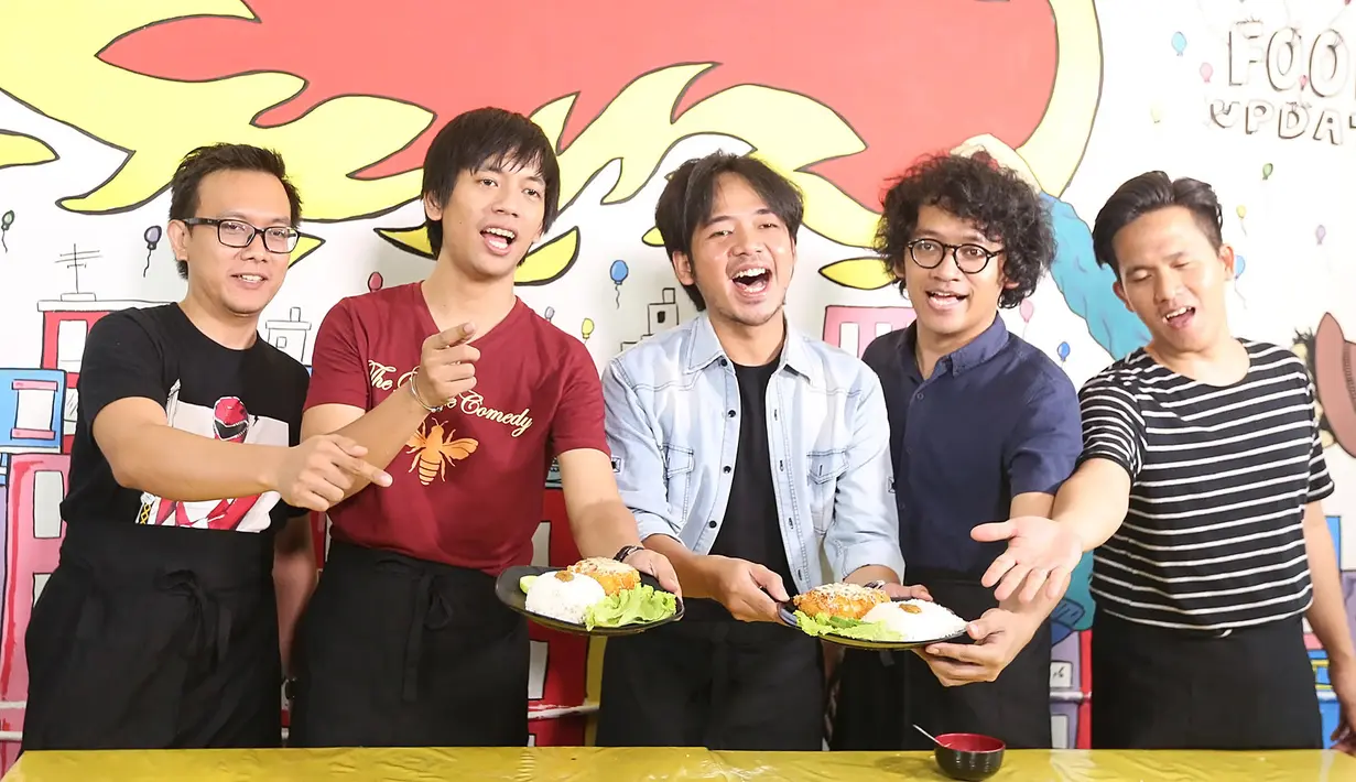 "Gua pernah dibikinin mie sama Rayyi, itu enak banget. Jadi dia bikin mie rebus bumbunya racikan. Gue sampai nambah nasi tuh dua kali gara-gara mie-nya enak banget," ucap Rian di Food Updated, bilangan Petukangan, Rabu (12/7). (Bambang E. Ros/Bintang.com)