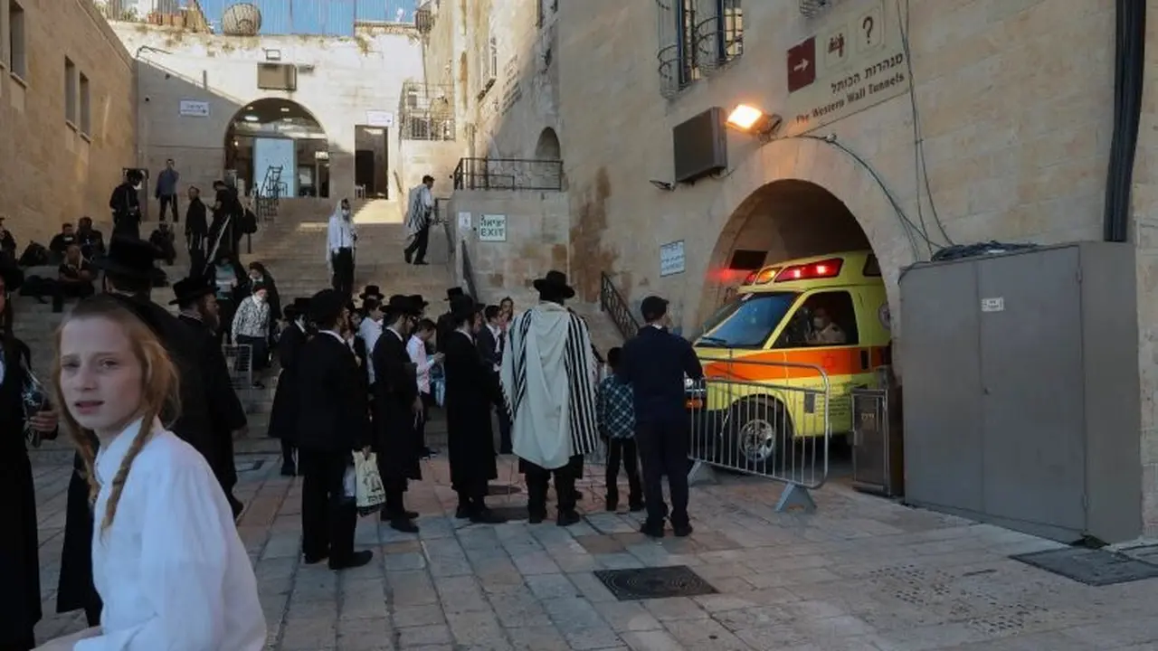 Pasukan Israel mengumumkan bahwa mereka menembak mati Israa Khuzaima, seorang ibu tiga anak berusia 30 tahun, di Kota Tua Yerusalem, mengklaim bahwa dia telah mencoba menikam seorang petugas [Mahmoud Illean/AP Photo]