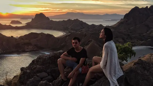 7 Potret Kenangan Mendiang Marco Panari dan Sang Kakak Angela Gilsha, Kompak