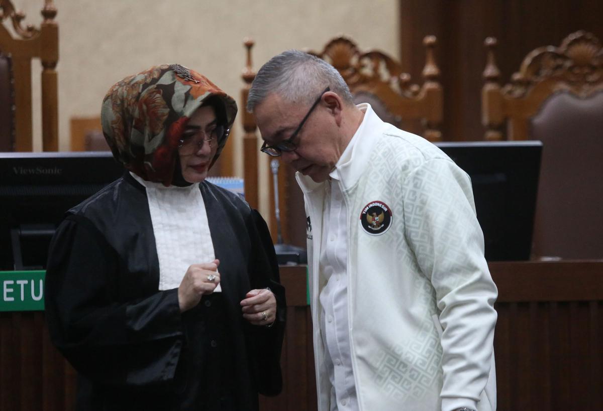 FOTO: Dua Eks Petinggi Pertamina Divonis 4,5 dan 3,5 Tahun dalam Kasus Korupsi LNG