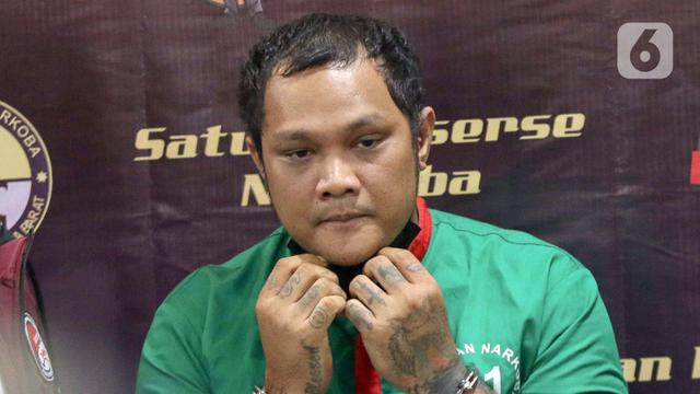 Dihadirkan Saat Rilis Penyalahgunaan Narkoba, Musisi Virgoun Kenakan Baju Tahanan