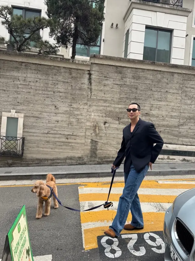 Kini Sah Jadi Suami-Istri, Gaya Couple Tiffany SNSD dan Byun Yo Han Pamer Lovestagram Bareng Anjing Kesayangan