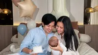Angga Yunanda dan Shenina Cinnamon Rayakan 1 Bulan Usia Seagara