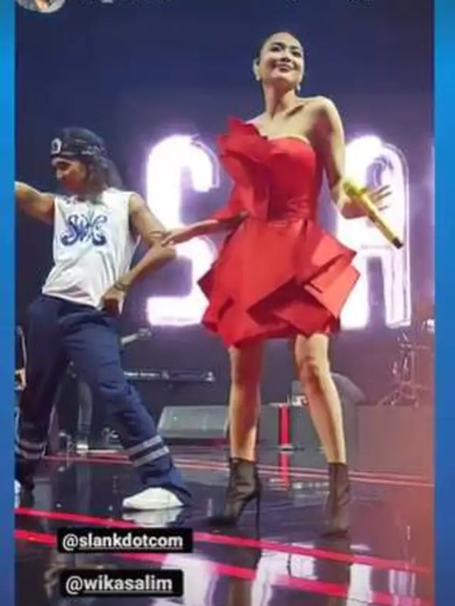 Merasa Hoki, Ini 6 Potret Keseruan Wika Salim Duet Bareng Slank di Panggung