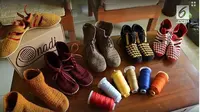 Di bawah bendera Sepatu Rajut Onadi, Rina Soejadi mengembangkan berbagai jenis sepatu rajutan sejak 2015.(Liputan6.com)