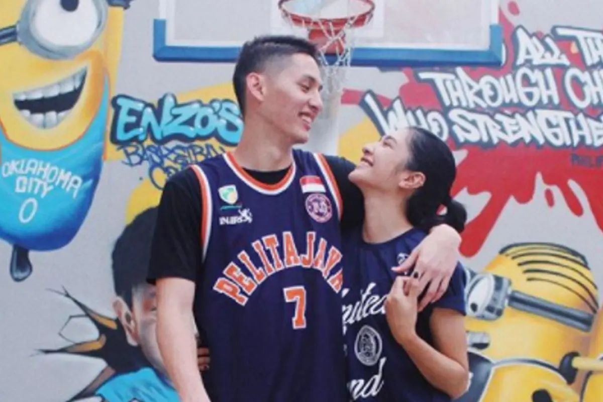 Jauh dari Menor, Begini Tampilan Makeup Mikha Tambayong Saat Temani Daniel Wenas Main Basket
