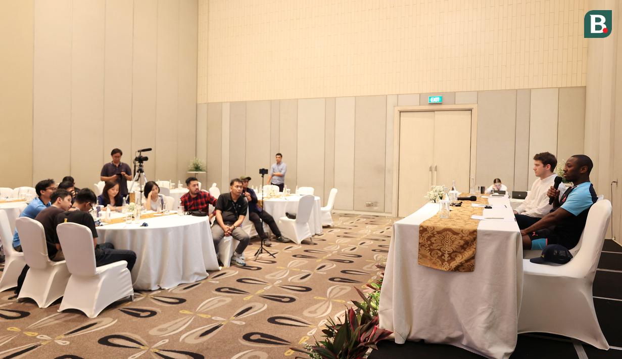 Legenda Manchester City, Shaun Wright-Phillips, menyambangi Jakarta dalam rangkaian Trophy Tour The Citizen di Indonesia. (Bola.com/M Iqbal Ichsan)