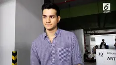 Steve Emmanuel ditangkap Satuan Reserse Narkoba Polres Jakarta Barat. Steve ditangkap terkait kepemilikan narkotika.