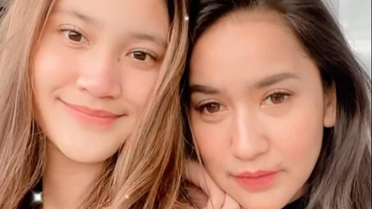 Risma juga suma membagikan foto kebersamaan dengan anaknya.