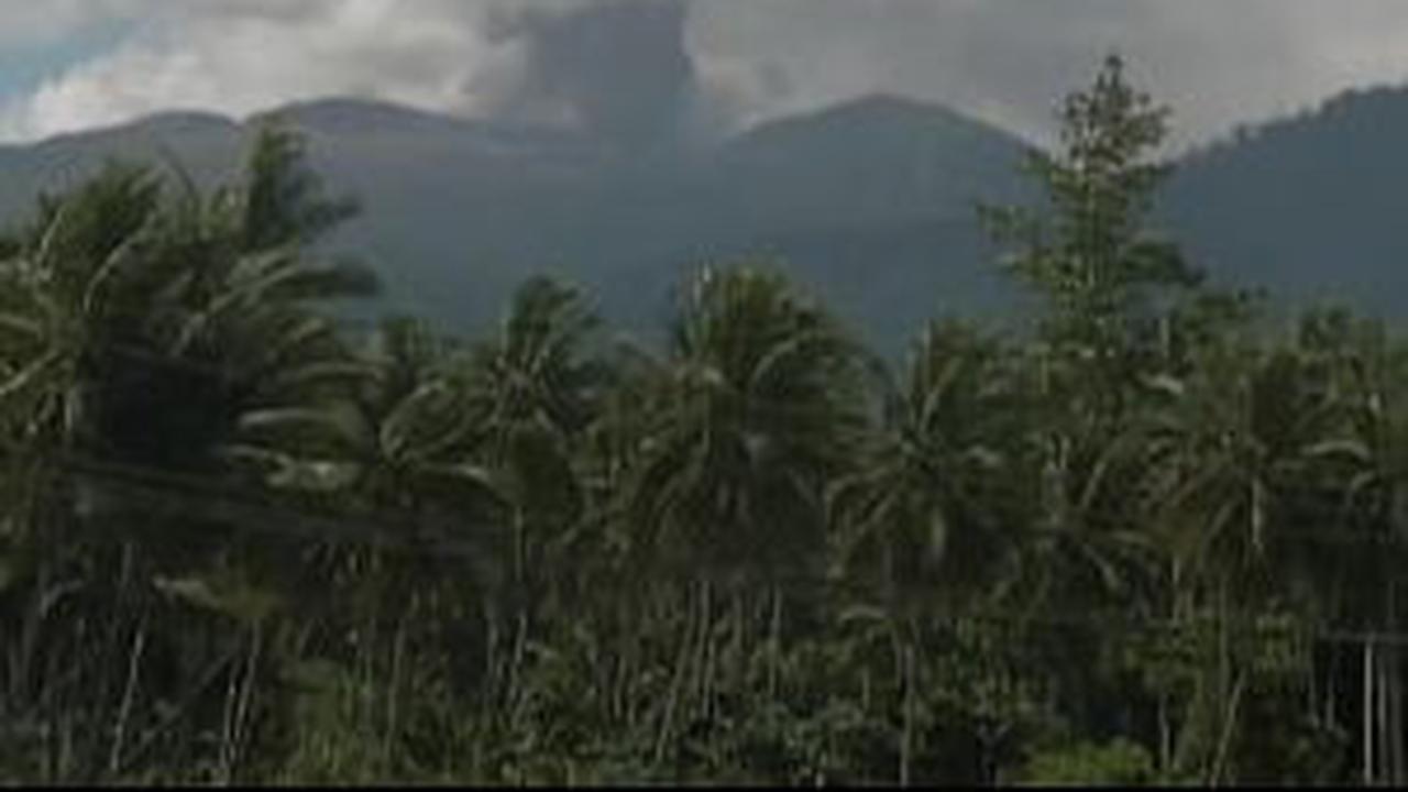 Gunung Dukono di Maluku Utara Meletus & Muntahkan Abu Setinggi 2,7 Kilometer, Ini Penampakannya