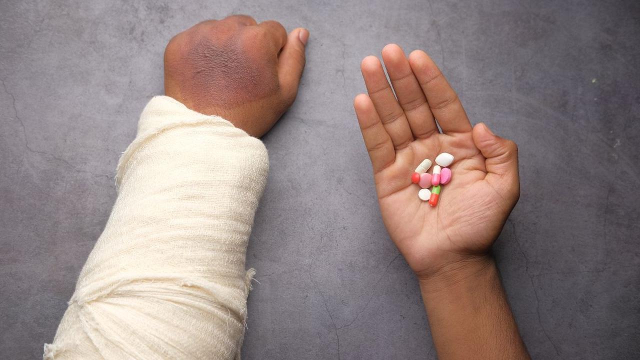 Selain itu, gejala yang ditimbulkan juga bukan flu seperti infeksi saluran pernapasan.&nbsp;<br>