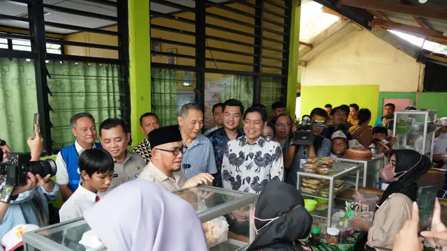 Acara Gotong Royong Makan Bahagia Gratis di SDN Petojo Selatan 06 Jakarta Pusat, Selasa (24/6/2025). (Foto: ekon.go.id)