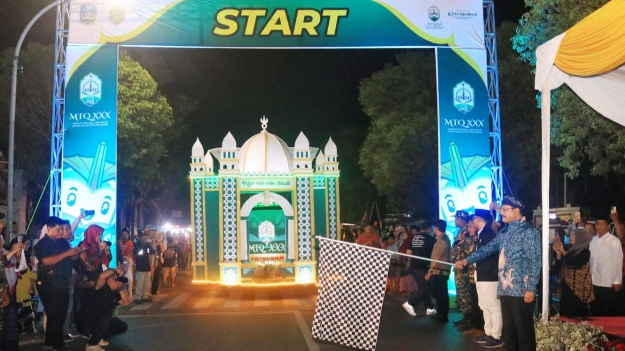 Sementara Kota Pasuruan benar-benar All Out dalam mengikuti pawai mobil hias ini.