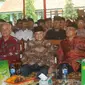 Habibie bersama pengasuh Ponpes Kempek Cirebon Said Aqil Siradj dan perwakilan kedubes Jerman dalam seminar internasional penanggulangan teroris. Foto (Liputan6.com / Panji Prayitno)