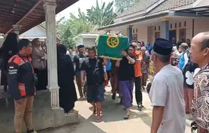 Setelah 26 Hari Pencarian, Rosyid Korban KMP Virgo Pulang dengan Peti Jenazah