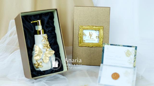 Suvenir Resepsi Pernikahan yang dipilih oleh Ibu Iriana.