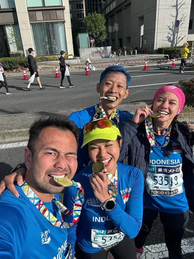 Sandiaga Uno Berhasil Finish di Tokyo Marathon 2024 Bareng Raffi Ahmad
