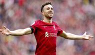 The Reds tampil menekan dari awal babak pertama dimulainya pertandingan. Hasilnya, Diego Jota berhasil menjadi keran gol Liverpool pada menit ke-18. Dirinya sukses menanduk bola dari umpan silang yang diberikan Tsimikas. (Foto: AFP/Lindsey Parnaby)