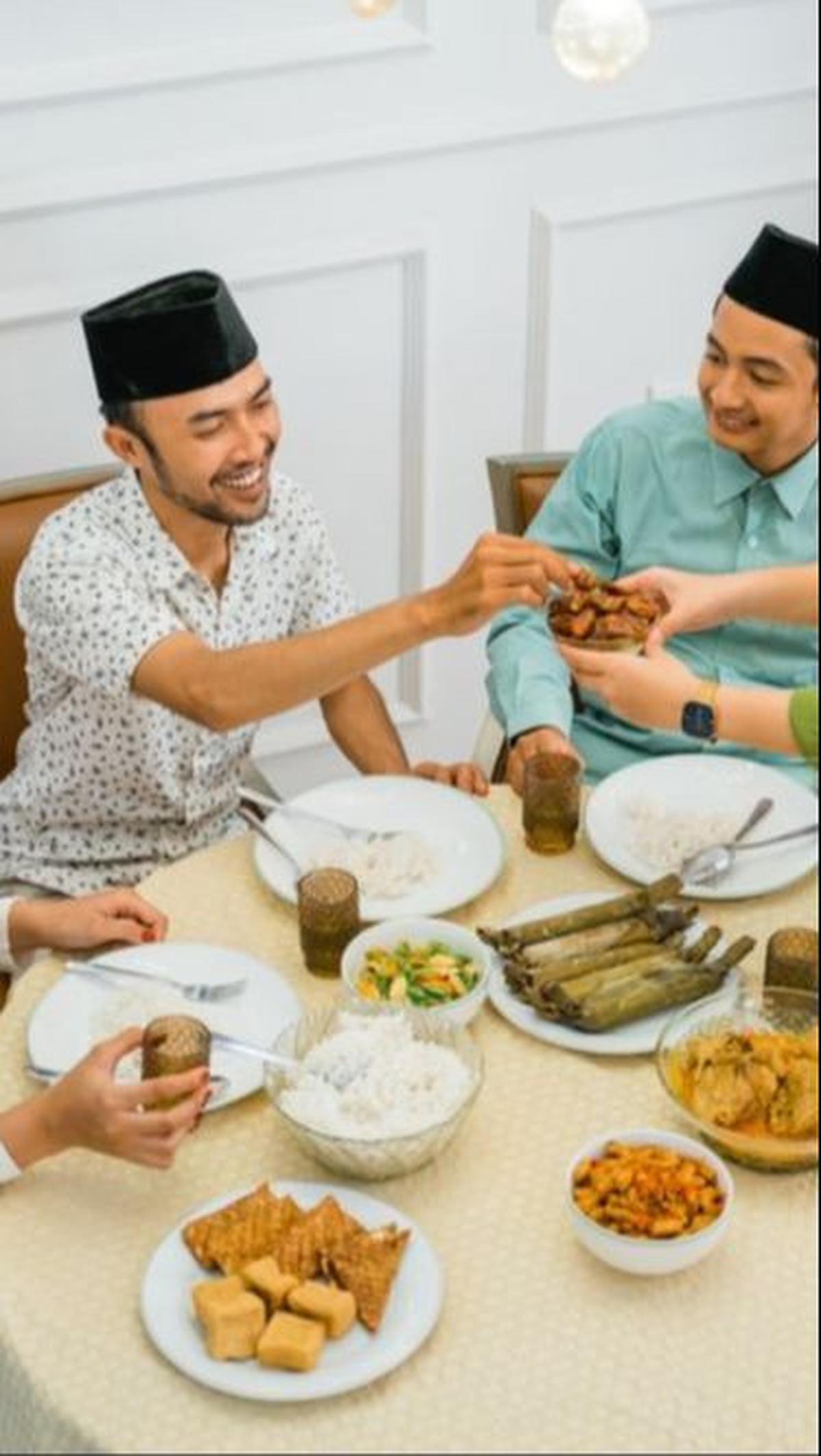 <b>Pantun Minal Aidin Wal Faidzin Lucu dan Unik</b>