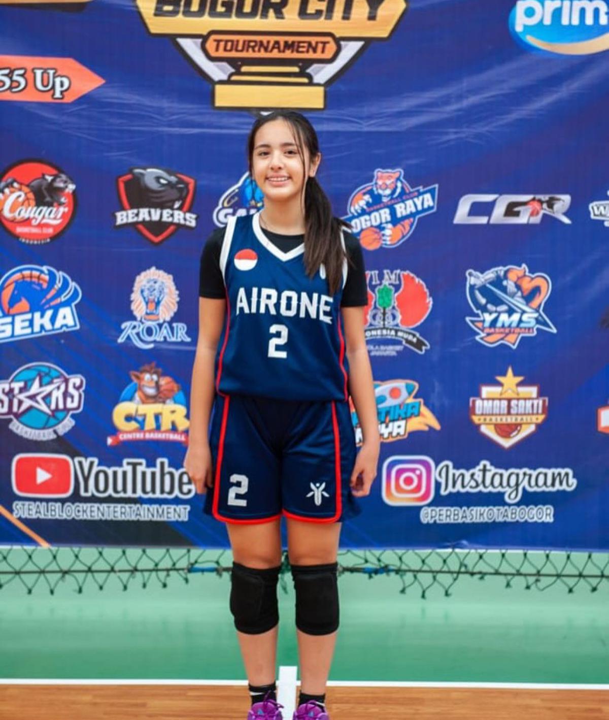 7 Potret Mikhayla Bakrie Main Basket, Paras Cantiknya Disebut Duplikat Nia Ramadhani