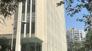 Pandangan umum menunjukkan gedung perkantoran tempat otoritas pajak India menggerebek kantor BBC di New Delhi, Selasa (14/2/2023). Otoritas pajak India melakukan penggeledahan kantor BBC di New Delhi, kata seorang jurnalis di lembaga penyiaran itu kepada AFP, beberapa minggu setelah menayangkan film dokumenter yang mengkritik Perdana Menteri Narendra Modi. (Sajjad HUSSAIN / AFP)