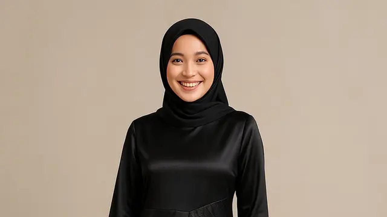 8 Model Gamis Hitam Kombinasi Brokat dan Satin, Mewah dan Elegan
