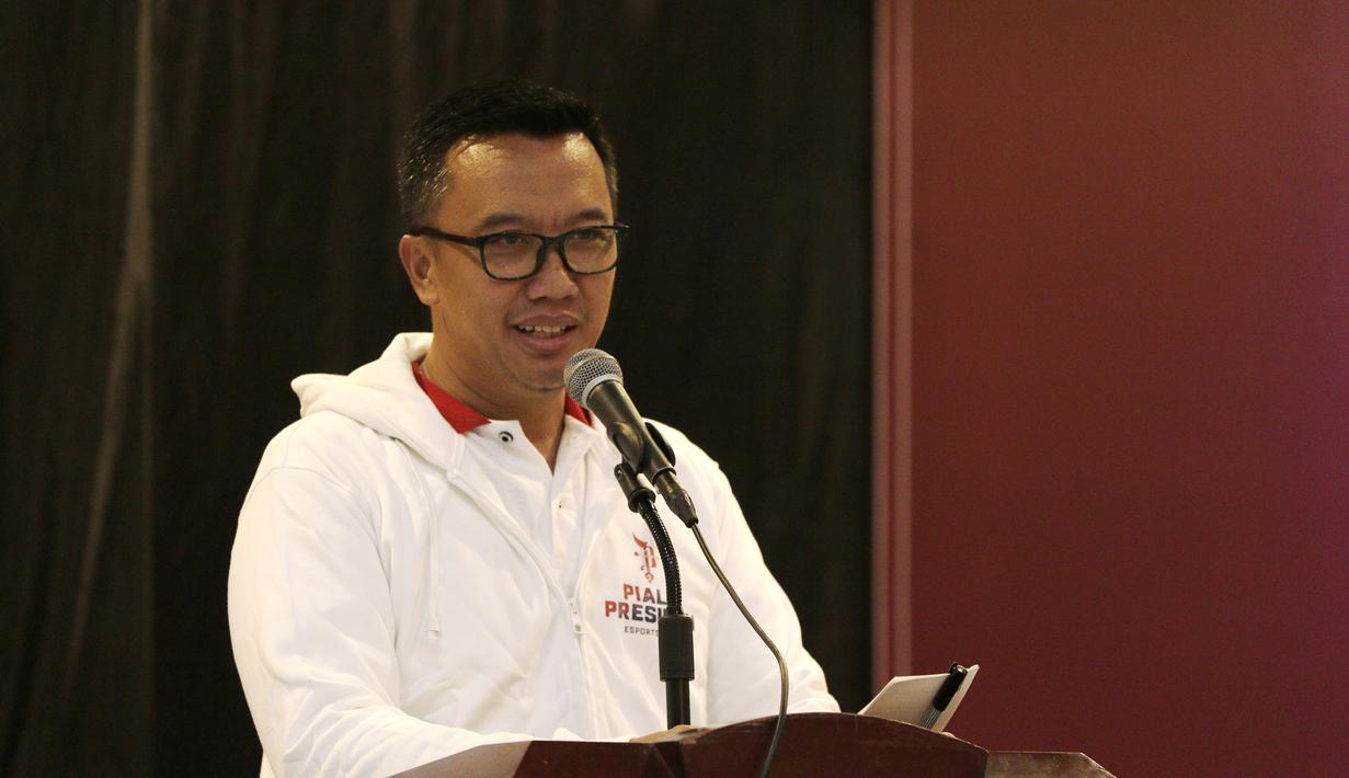 Menpora, Imam Nahrawi, memberikan sambutan saat pembekalan 16 tim esports Piala Presiden 2019 di Gedung Krida Bhakti Setneg, Jakarta, Selasa (26/3). Final turnamen akan diselengarakan pada 30-31 Maret mendatang. (Bola.com/Yoppy Renato)