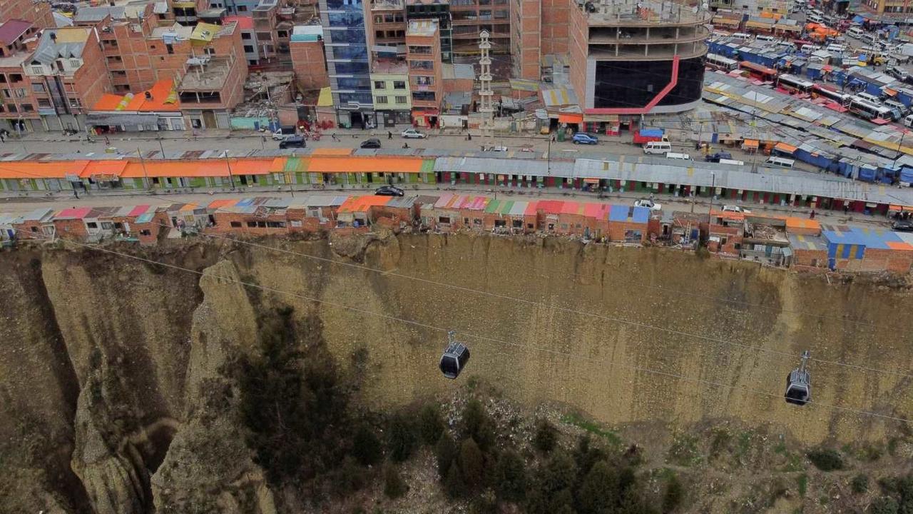 Ngerinya 'Rumah Bunuh Diri' Dihuni Para Dukun Bolivia
