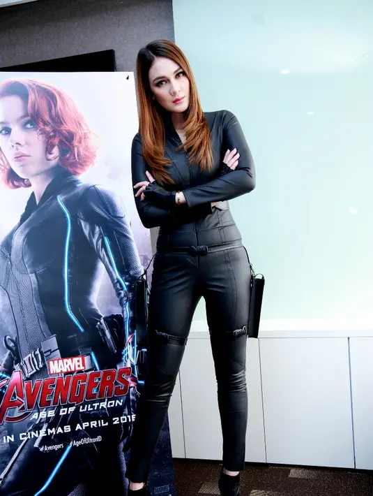 Luna Maya menjadi Brand Ambassador Black Widow di Indonesia dan pertama di dunia. (foto: T. Wimbarsana/Bintang.com)