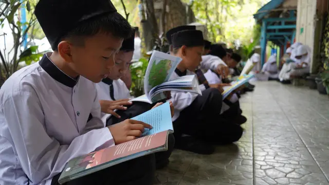 PTBA Tegaskan Komitmen Pendidikan Inklusif Lewat Program Beasiswa AYO SEKOLAH