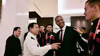 Kenakan Jaket Putih, Prabowo Saksikan Laga Indonesia Vs Bahrain di GBK