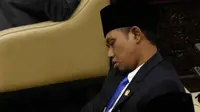 Viral anggota DPR Lora Fadil tertidur saat pelantikan. (Ist)