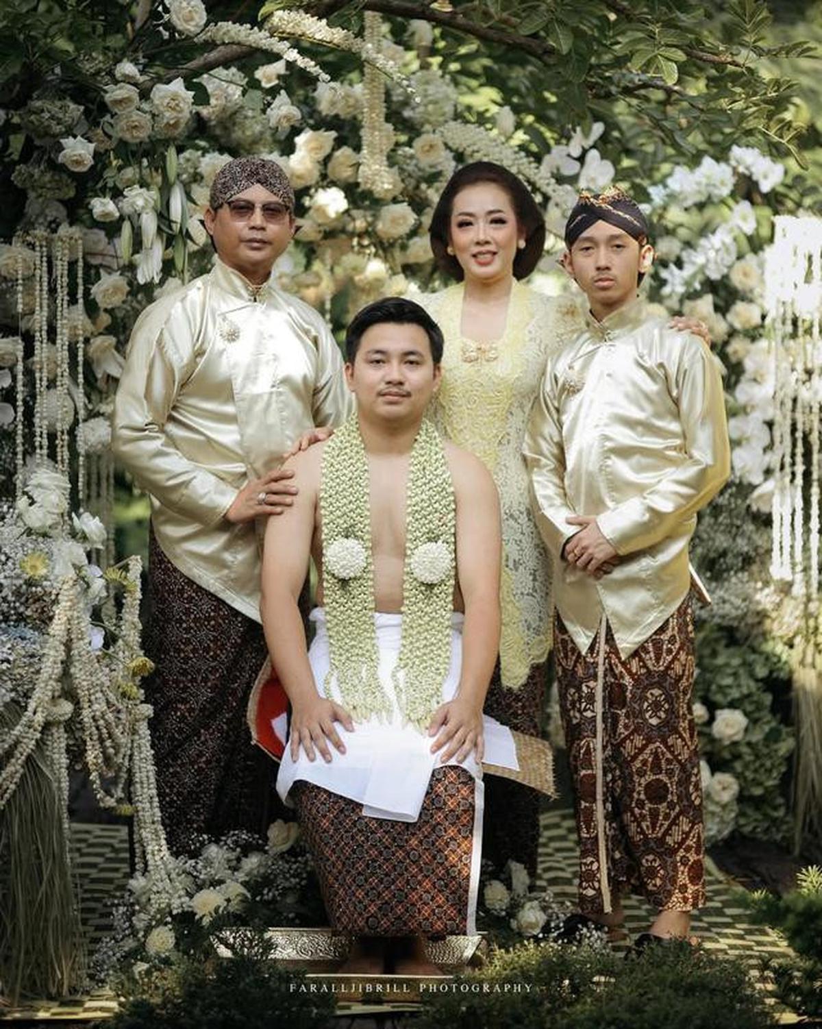 22 Potret Detail Dekorasi Siraman Pernikahan Putra Soimah dengan Adat Jawa yang Mewah dan Sakral