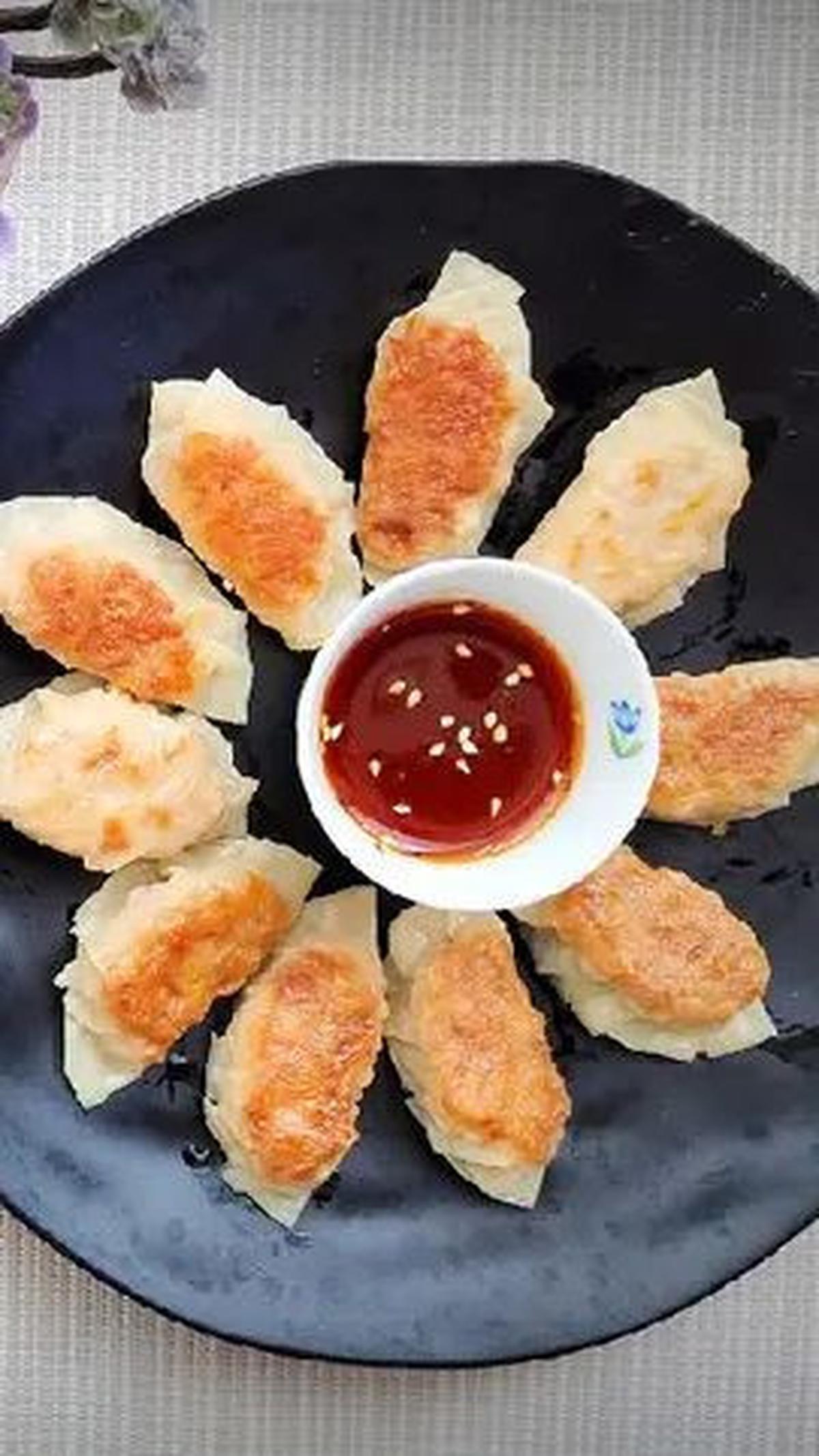 4. Gyoza Lembut & Praktis yang Bisa Disteam & Digoreng)