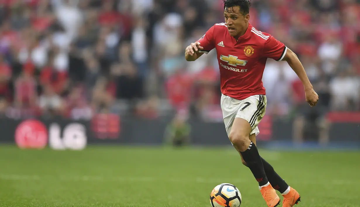 Namun United berhasil membajak Sanchez dari tangan Guardiola. Man City menolak mahar 35 juta pounds yang ditawarkan dari kubu Arsenal. (AFP/Ben Stansall)