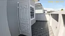 Rumah Jirayut dengan cat dinding warna abu-abu. Sedangkan pintu hingga jendela dengan warna putih. Halaman belakang masih ada sekitar dua meter dan langsung pagar belakang. [Youtube/FAMILY JIRAYUT]