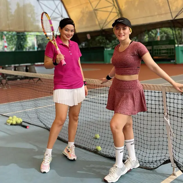 Ketagihan Olahraga, Ini 7 Potret Seru Titi Kamal Main Tenis Hingga Zumba