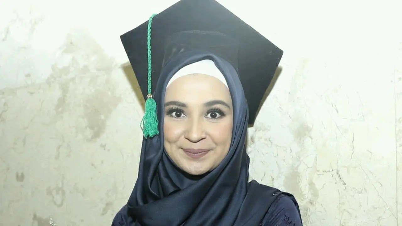 [Bintang] Shireen Sungkar Wisuda