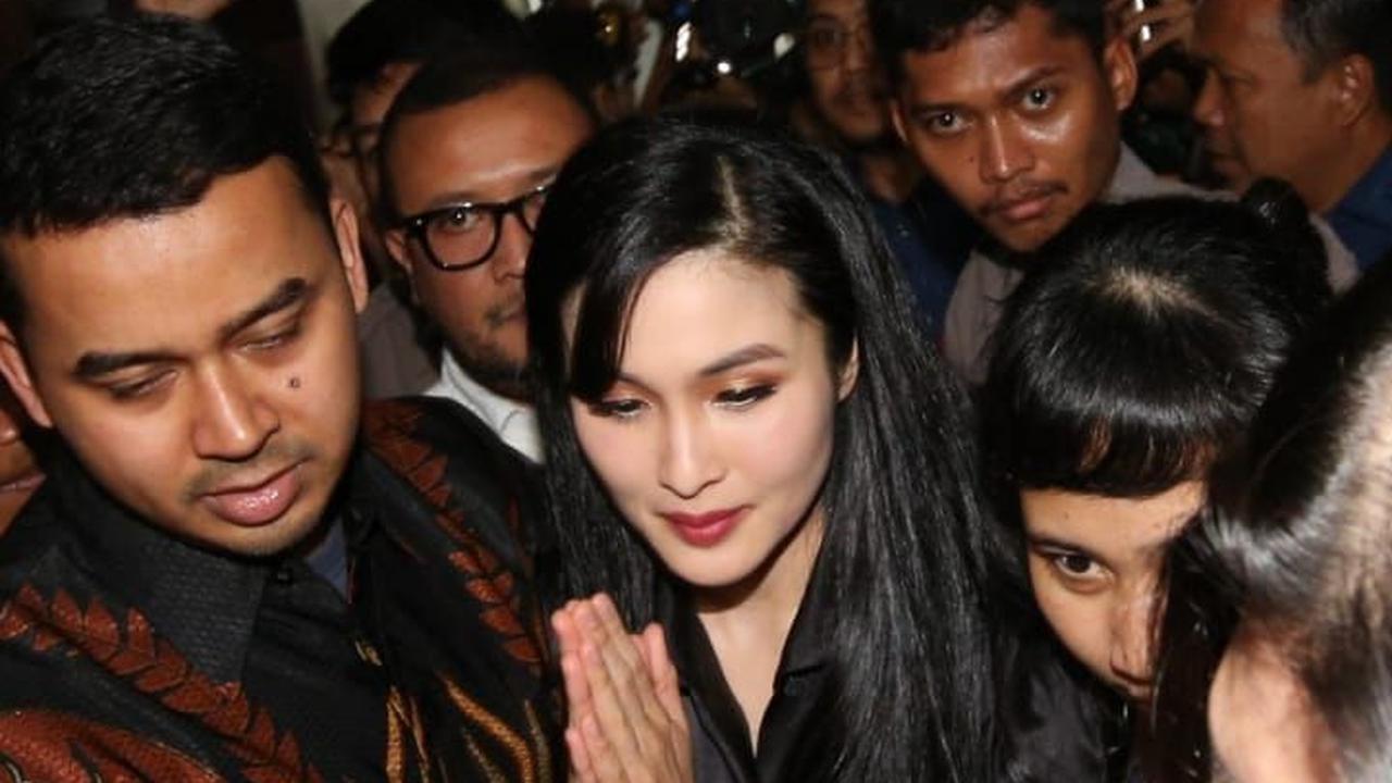 Kepada majelis hakim, Sandra Dewi menyatakan siap menjadi saksi dalam persidangan kasus korupsi komoditas timah. Foto: Kapanlagi.com/Budy Santoso