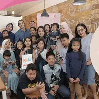 VEMALE.COM - Petualangan Menangkap Petir adalah salah satu film keluarga yang dibintangi Bima Azriel, Zara Leola, Fatih Unru, Abimana Aryasatya dan masih banyak lainnya. Intip keseruan talkshow Vemale.com bareng Zara Leola, Fatih Unru, Abimana Aryasa...