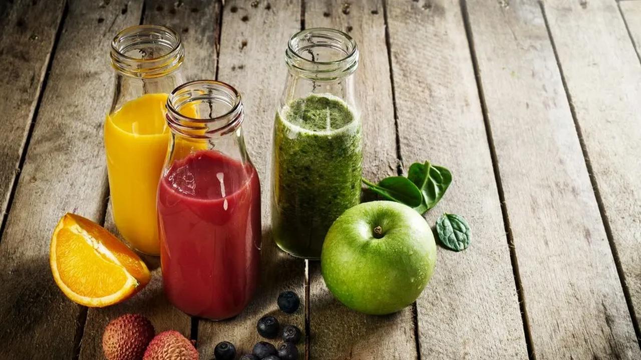 Keberadaan serat dalam smoothies juga lebih tinggi, menjaga kandungan nutrisi yang terkait dengan serat dan memberikan rasa kenyang lebih lama.
