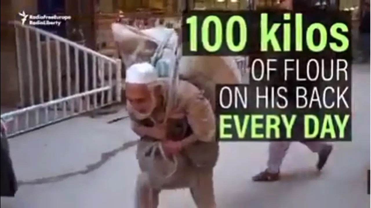 Kisah Seorang Kakek yang Masih Sanggup Memanggul Beban 100 Kg