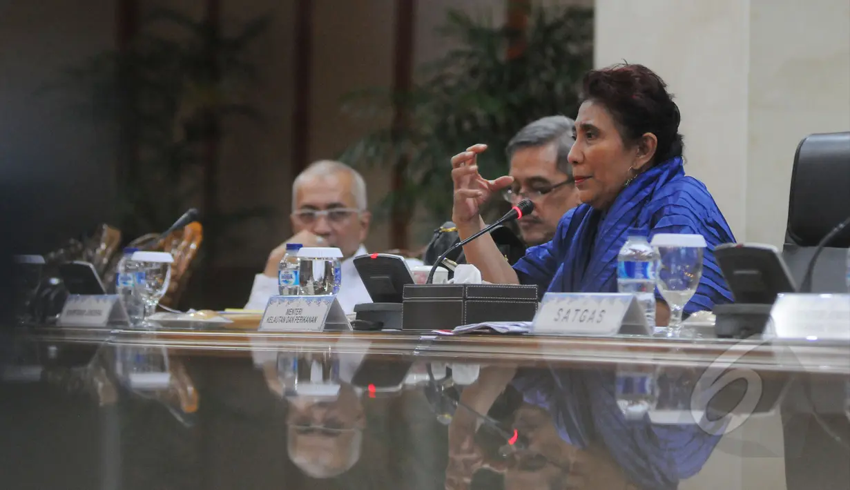Menteri Susi mengaku khawatir tidak tertutup kemungkinan banyak orang Indonesia menjadi budak-budak di kapal asing, yang berlayar bukan di perairan Indonesia, Jakarta, Rabu (8/4/2015). (Liputan6.com/Herman Zakharia)