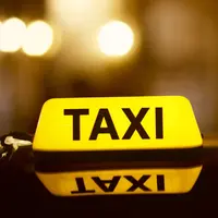 Seorang wanita mengaku jatuh cinta dengan sopir taksi online yang ditumpanginya, dan akhir cerita cintanya ternyata... (Foto: eng.kppu.go.id)