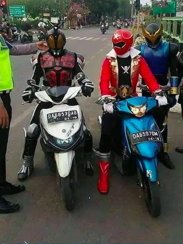 7 Potret Kejadian Kocak di Jalan Raya, Bikin Enggak Habis Pikir