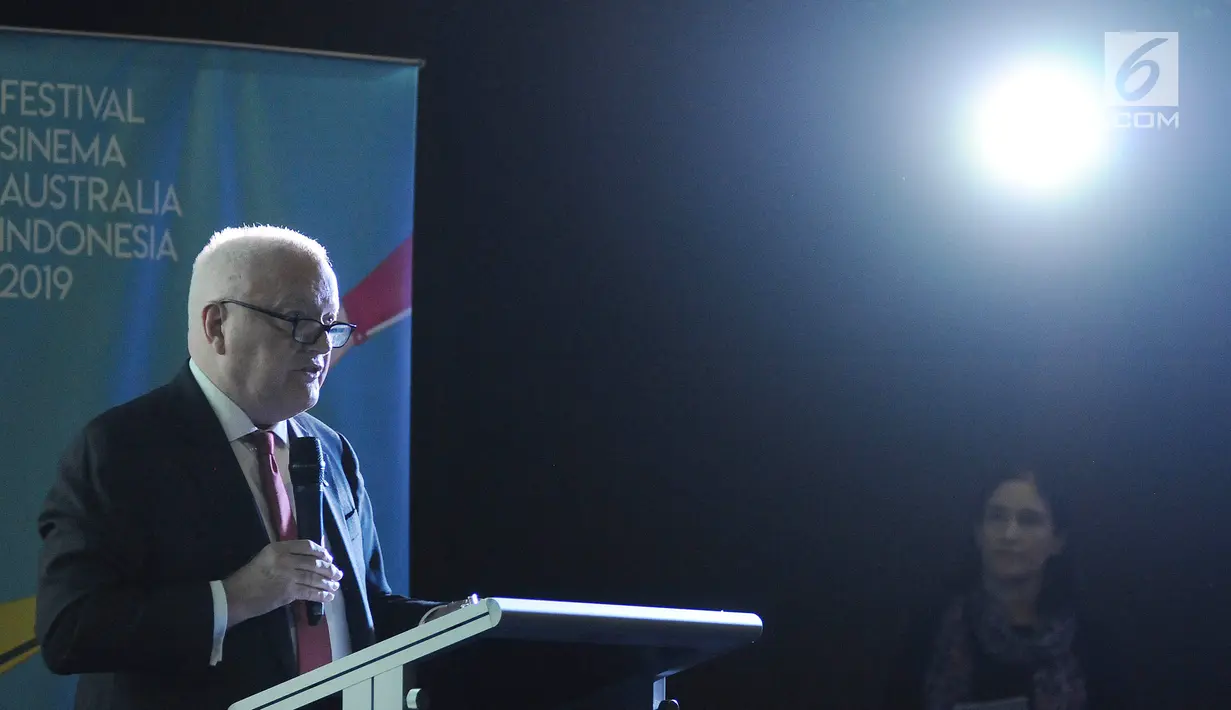 Dubes Australia untuk Indonesia Garry Quinlan memberi sambutan saat jumpa pers festival sinema Australia Indonesia di Jakarta, Jumat (8/3). Kali ini penayangan film terbaik Australia hadir untuk beberapa kota di Indonesia. (Liputan6.com/Herman Zakharia)