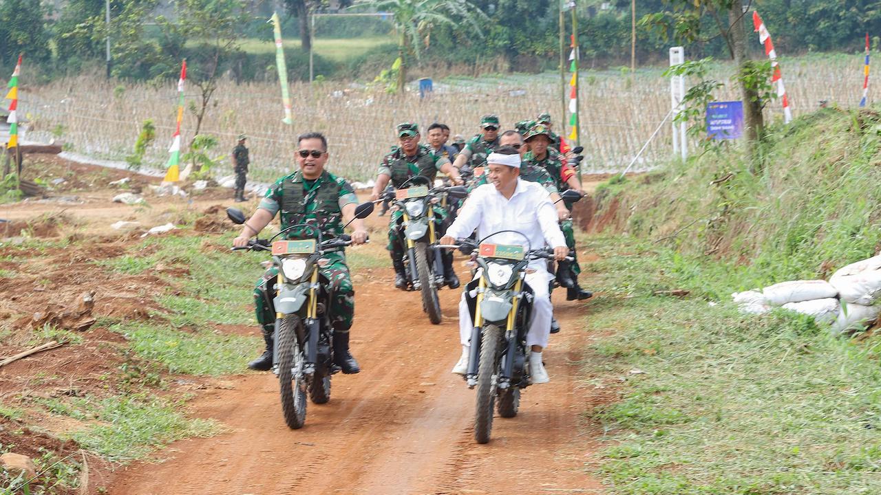 FOTO: Kasad Jenderal Maruli Panen Raya di Gunung Hejo, Dorong Ketahanan Pangan Lewat Agroforestry